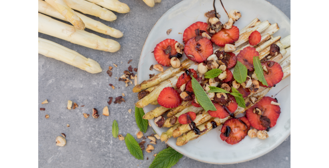 Gegrillter Spargel mit feinem Topping