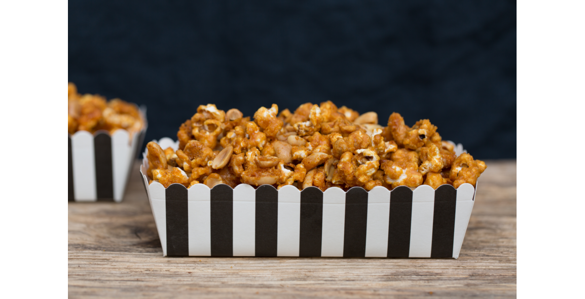 Toffee-Popcorn mit Erdnüssen