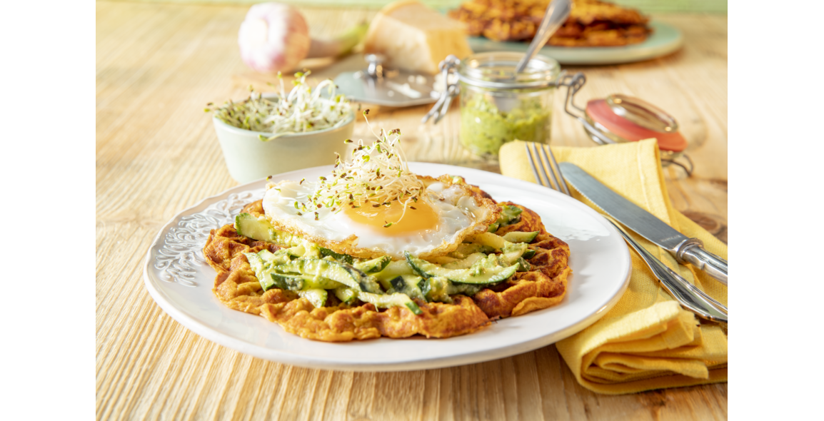 Waffeln aus Süßkartoffel mit Radieschenblätter Pesto