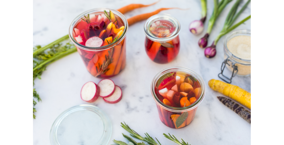 Herzhaft eingelegtes Snack-Gemüse