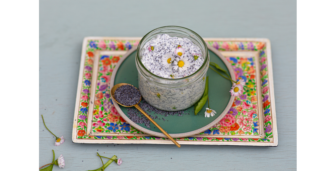 Quark-Mohn-Honig-Gänseblümchen-Peeling