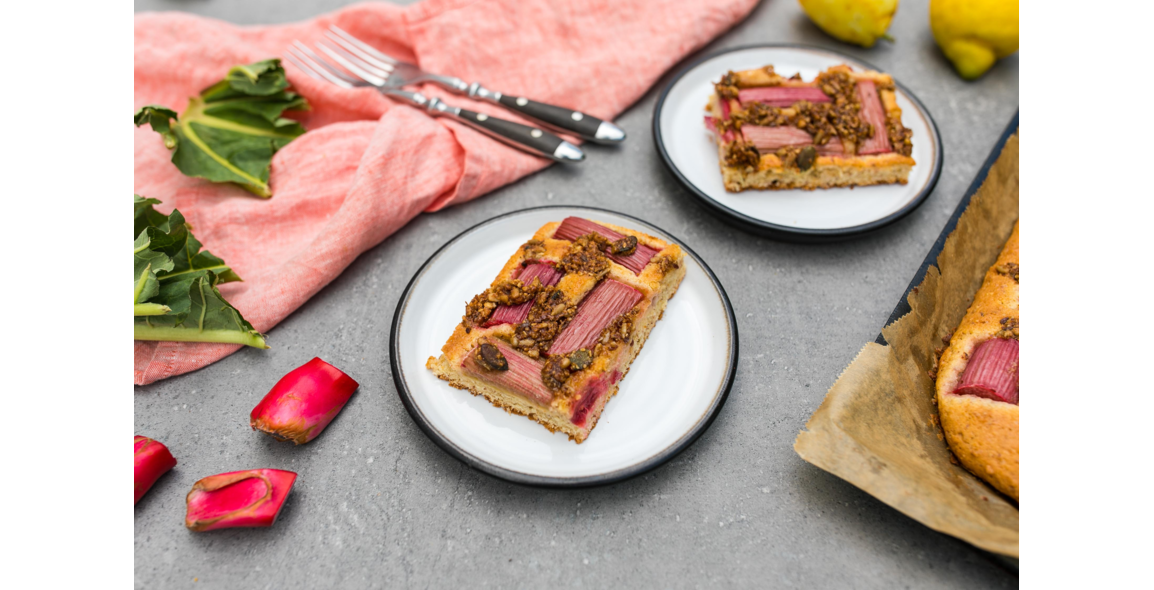 Rhabarber Blechkuchen mit Streuseln