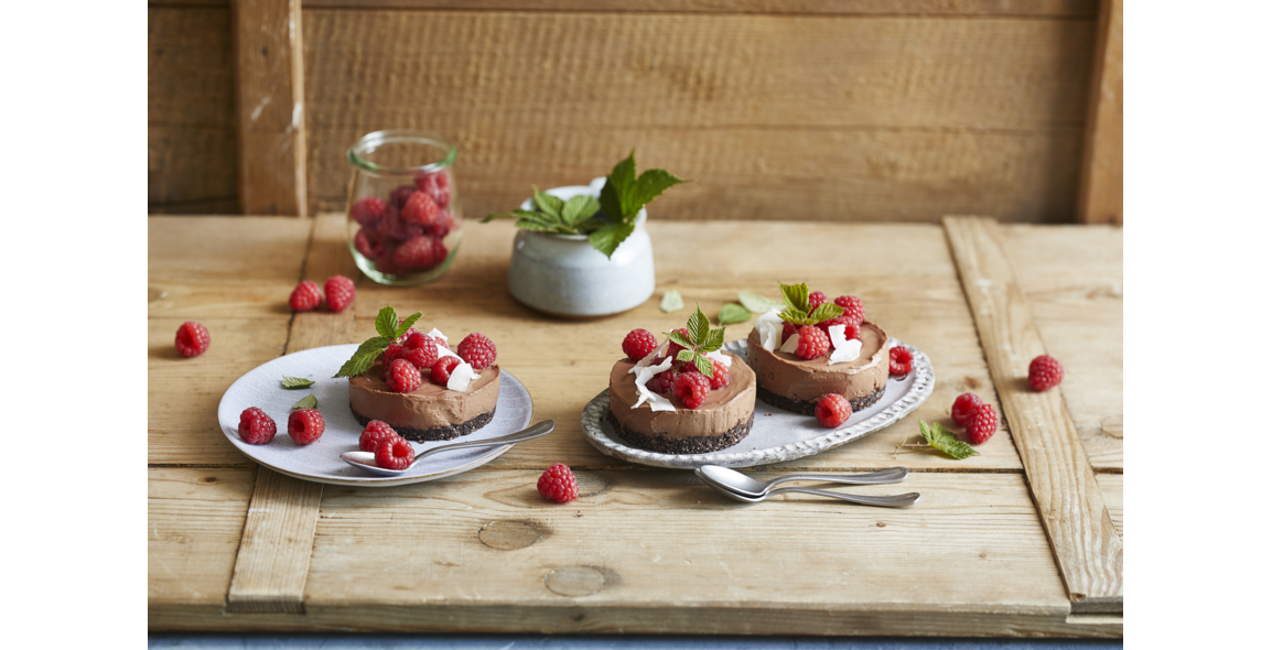 Schokoladen-Leinöl Törtchen mit Himbeeren (no-bake)