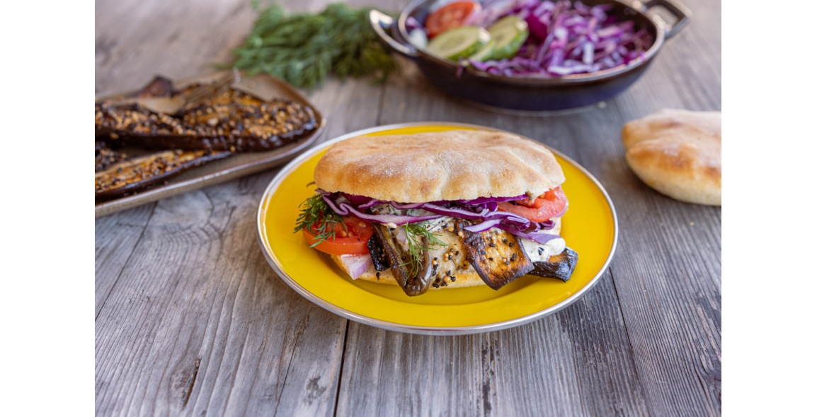 Auberginen-Gyros mit Pistaziendip