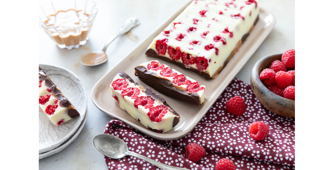 Schokoladentafel mit Himbeeren