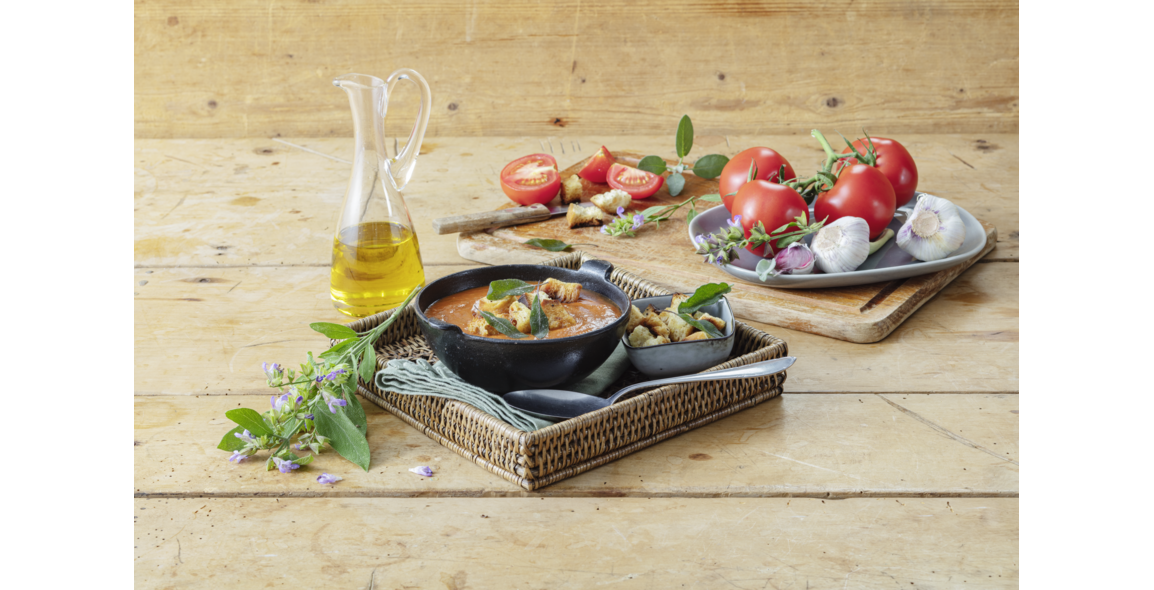 Cremige Tomaten-Salbei-Suppe mit Aprikosen