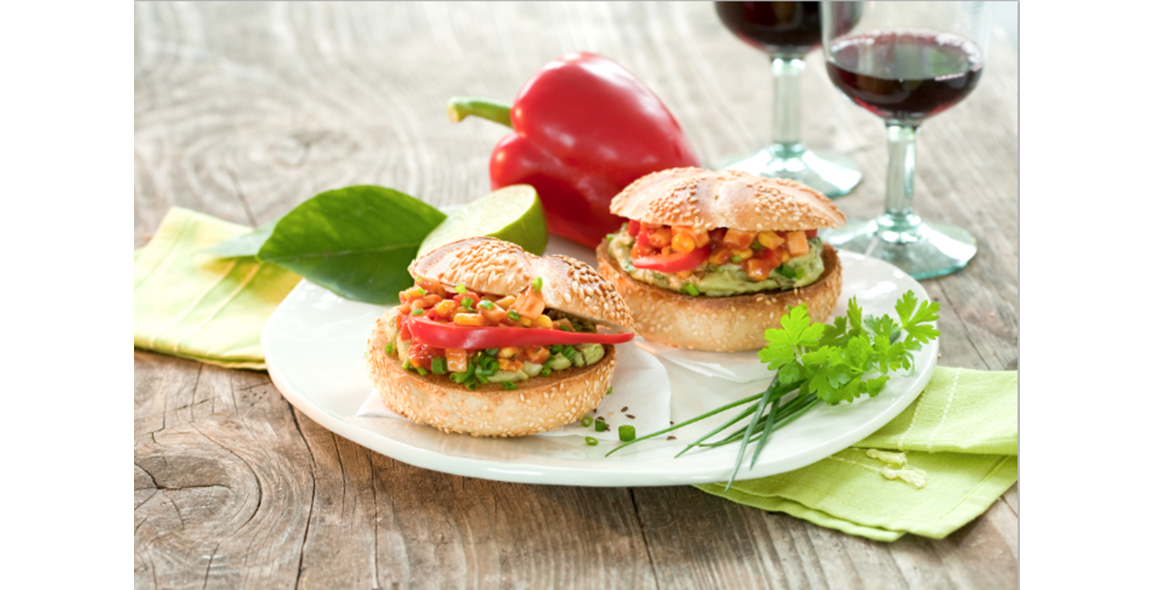 Avocado-Gemüse-Käse-Brötchen